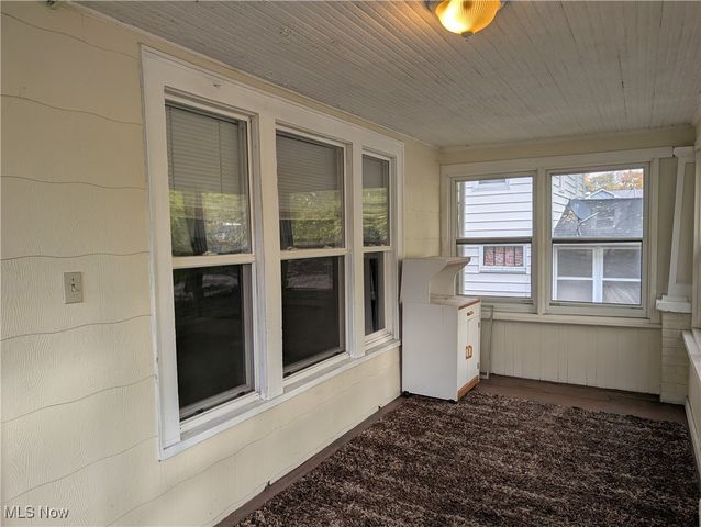 526 Wooster Road N, Barberton, OH 44203