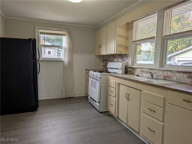 526 Wooster Road N, Barberton, OH 44203