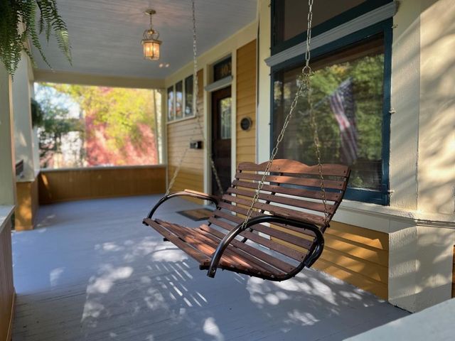 402 Eichenwald Street, Saint Paul, MN 55106