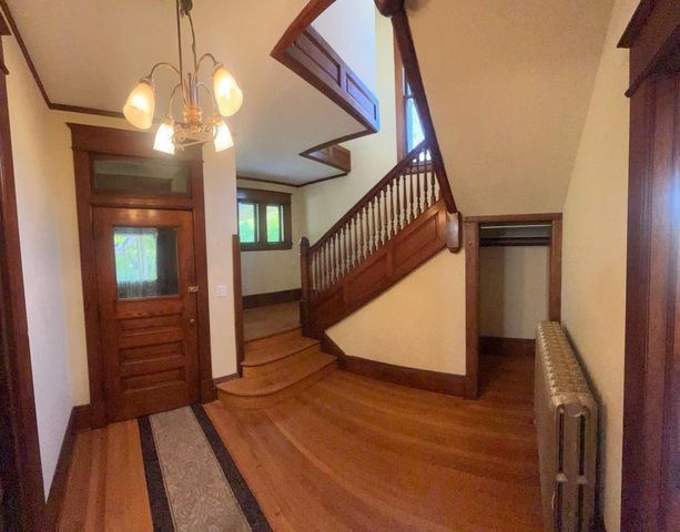 402 Eichenwald Street, Saint Paul, MN 55106