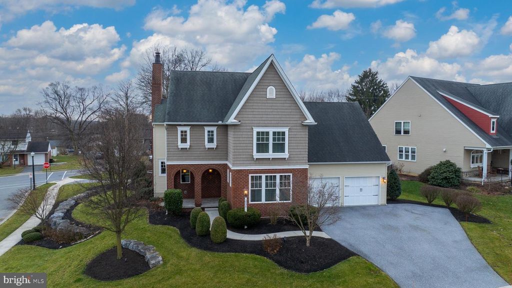2536 STARBRUSH DR, East Petersburg, PA 17520