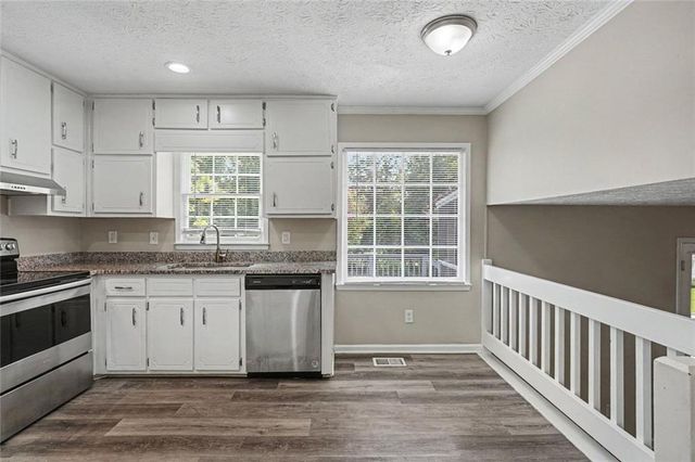 125 Beacon Drive, Fayetteville, GA 30215