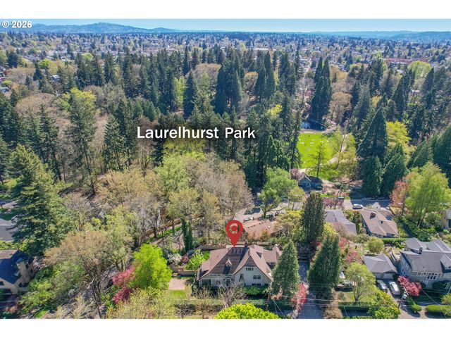 3574 E BURNSIDE St, Portland, OR 97214