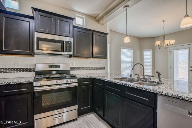 2148 WILLIAM CAPLES Street, El Paso, TX 79938