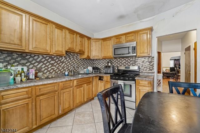 723 Kennedy Blvd, Bayonne City, NJ 07002