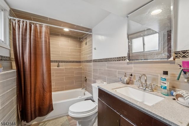 723 Kennedy Blvd, Bayonne City, NJ 07002