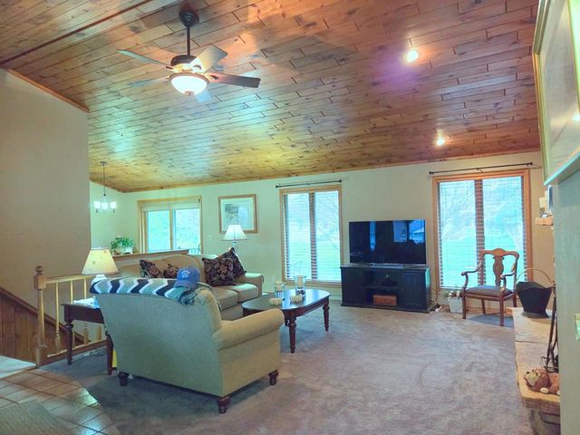 4715 PERIWINKLE COURT, Appleton, WI 54914
