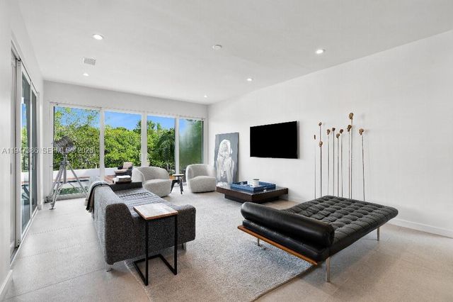 325 Campana Ave, Coral Gables, FL 33156