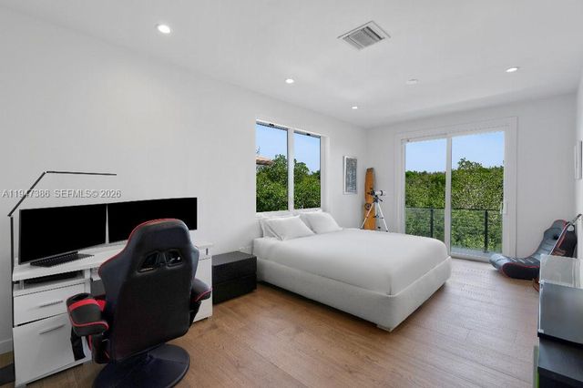 325 Campana Ave, Coral Gables, FL 33156