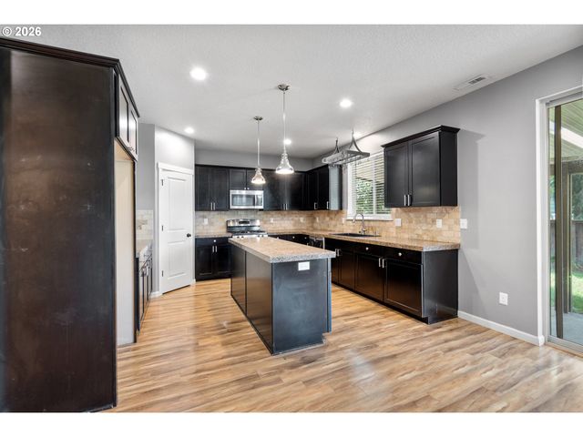 203 N 40TH Ave, Ridgefield, WA 98642