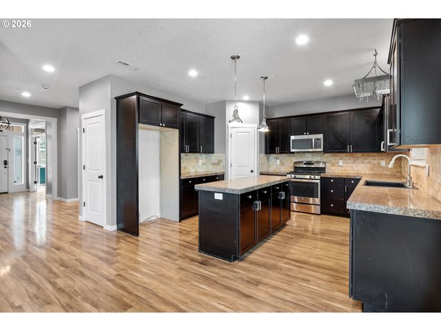 203 N 40TH Ave, Ridgefield, WA 98642