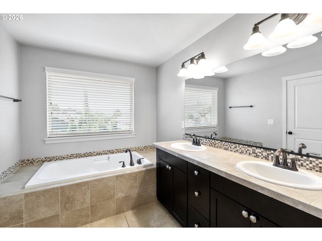 203 N 40TH Ave, Ridgefield, WA 98642