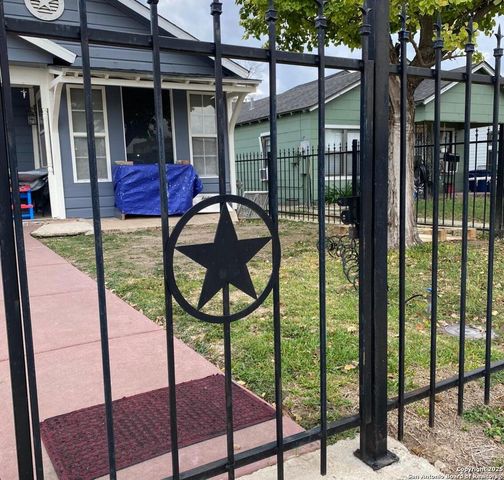 124 Mitchell St, San Antonio, TX 78210