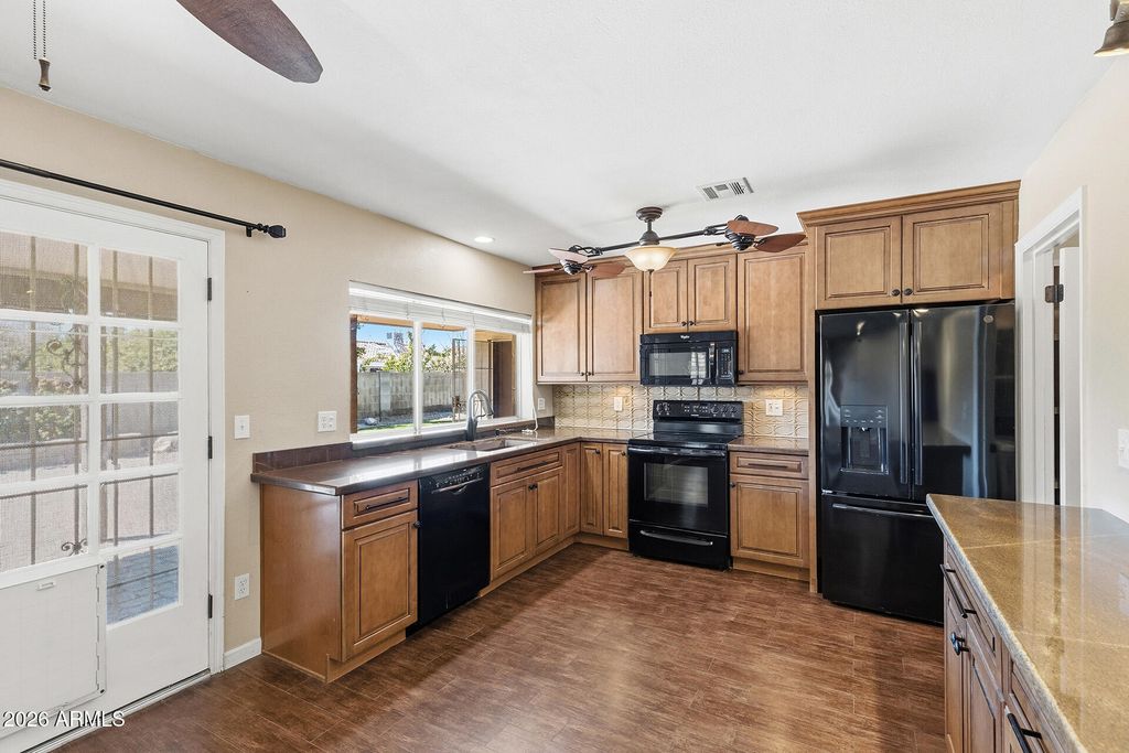 Image 10 of property listing at 14238 N 61ST Street, Scottsdale, AZ 85254