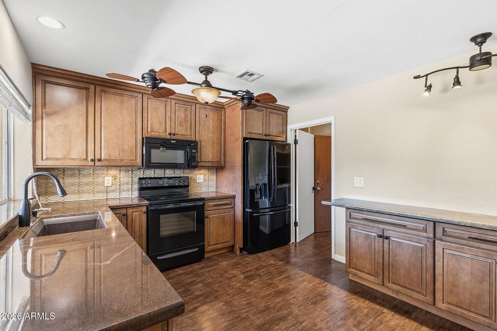 Image 11 of property listing at 14238 N 61ST Street, Scottsdale, AZ 85254
