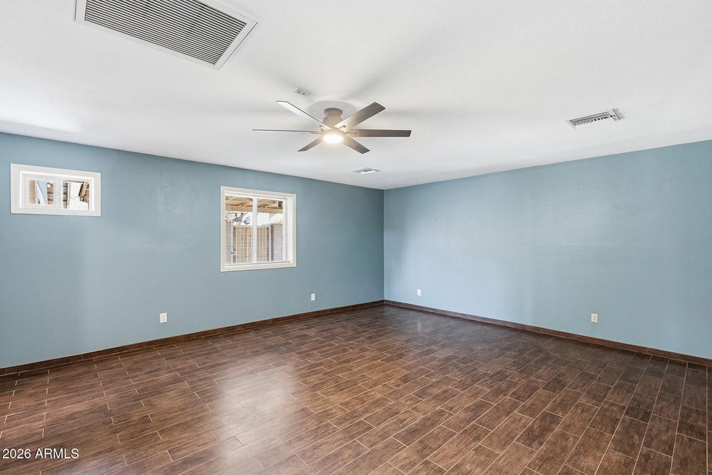 Image 13 of property listing at 14238 N 61ST Street, Scottsdale, AZ 85254