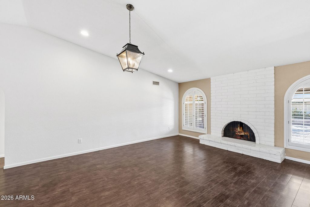 Image 4 of property listing at 14238 N 61ST Street, Scottsdale, AZ 85254