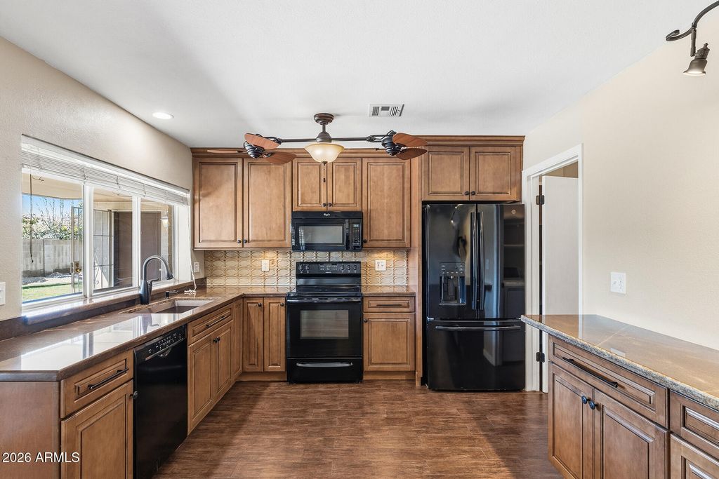 Image 7 of property listing at 14238 N 61ST Street, Scottsdale, AZ 85254