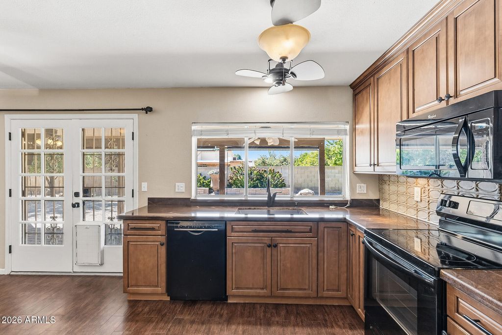 Image 8 of property listing at 14238 N 61ST Street, Scottsdale, AZ 85254