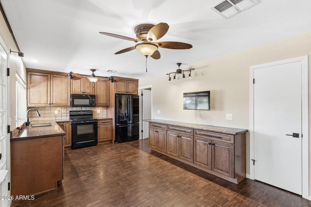 Image 9 of property listing at 14238 N 61ST Street, Scottsdale, AZ 85254