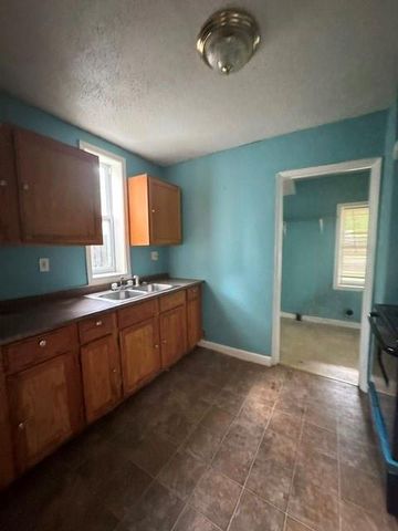 1180 E 77th Street, Kansas City, MO 64131
