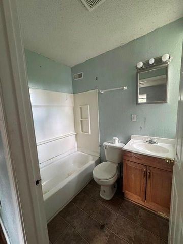 1180 E 77th Street, Kansas City, MO 64131
