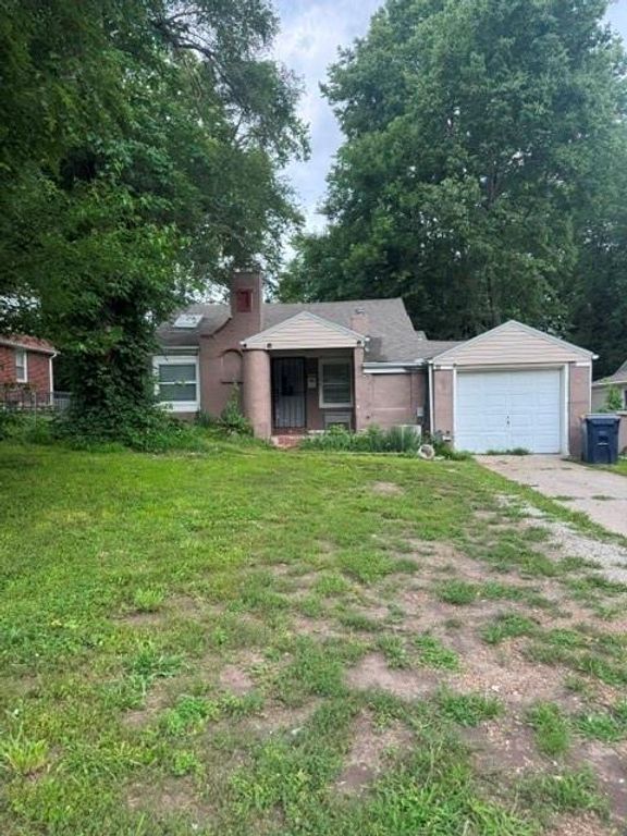 1180 E 77th Street, Kansas City, MO 64131