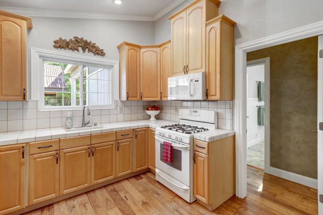 8560 Shawnee Ave, Fair Oaks, CA 95628