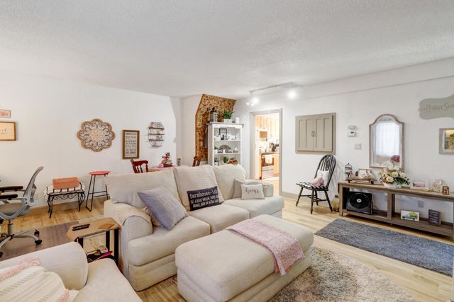8560 Shawnee Ave, Fair Oaks, CA 95628
