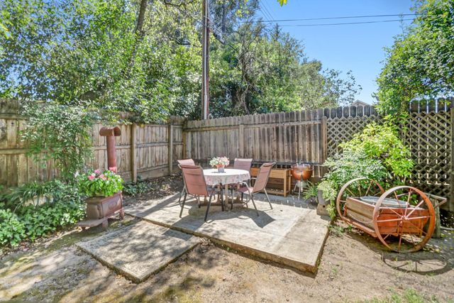 8560 Shawnee Ave, Fair Oaks, CA 95628