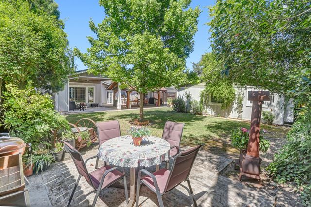 8560 Shawnee Ave, Fair Oaks, CA 95628