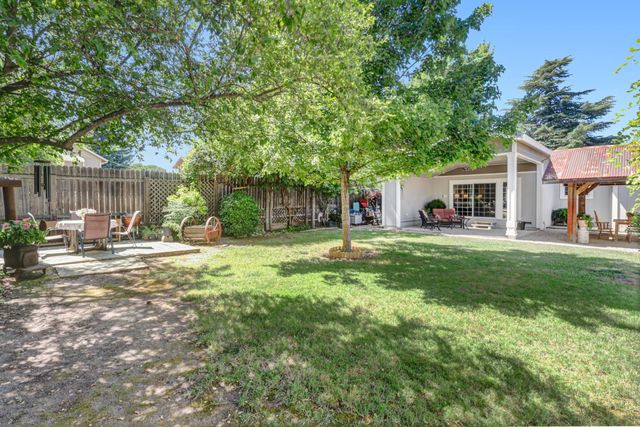 8560 Shawnee Ave, Fair Oaks, CA 95628