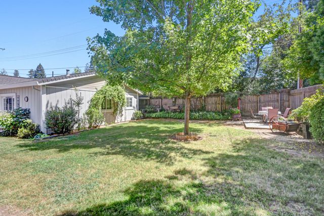8560 Shawnee Ave, Fair Oaks, CA 95628