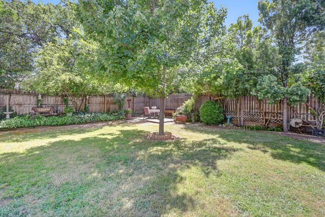 8560 Shawnee Ave, Fair Oaks, CA 95628