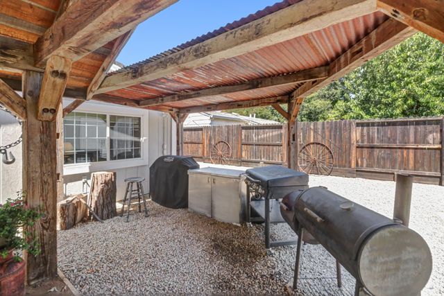 8560 Shawnee Ave, Fair Oaks, CA 95628