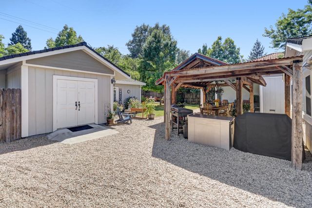 8560 Shawnee Ave, Fair Oaks, CA 95628