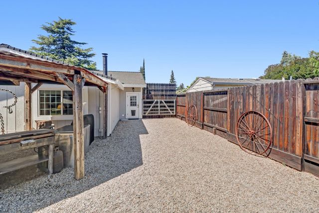 8560 Shawnee Ave, Fair Oaks, CA 95628