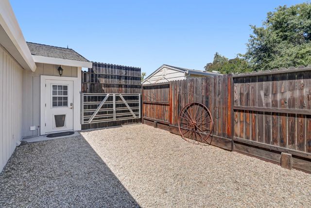 8560 Shawnee Ave, Fair Oaks, CA 95628