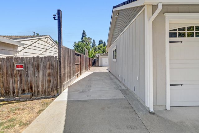 8560 Shawnee Ave, Fair Oaks, CA 95628