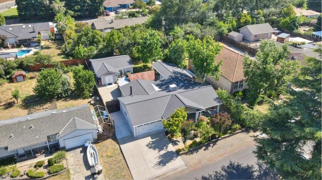8560 Shawnee Ave, Fair Oaks, CA 95628