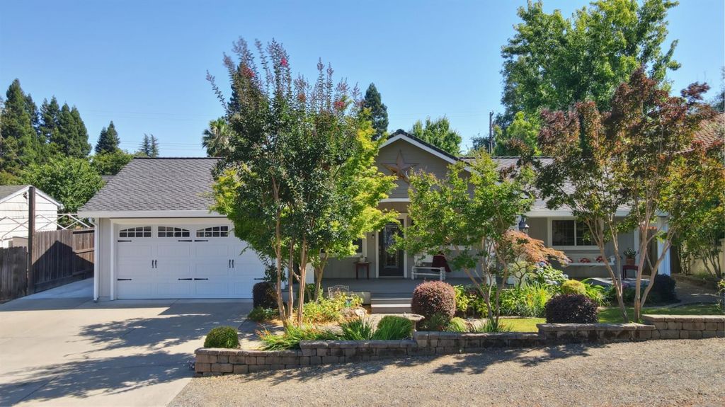 8560 Shawnee Ave, Fair Oaks, CA 95628