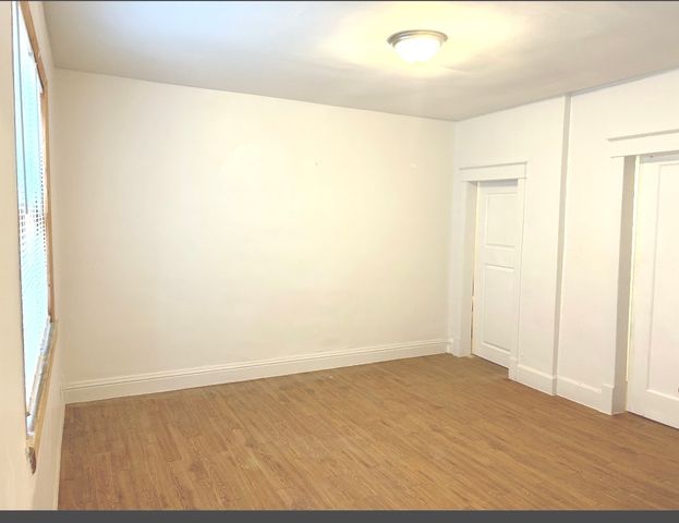 9515 S Avenue N, Chicago, IL 60617