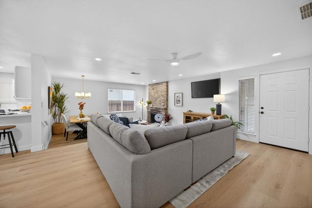 5587 Coronado Way, Rocklin, CA 95677