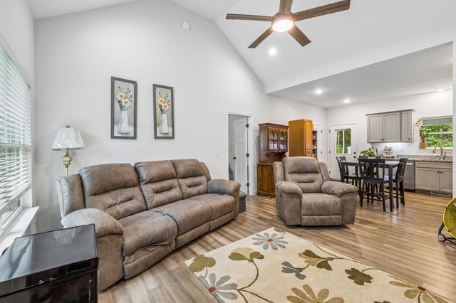 101 Cordle Ct, Charlotte, TN 37036