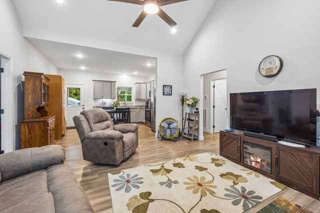 101 Cordle Ct, Charlotte, TN 37036