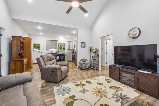101 Cordle Ct, Charlotte, TN 37036