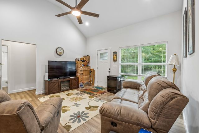 101 Cordle Ct, Charlotte, TN 37036