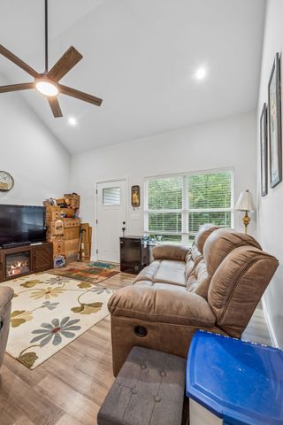 101 Cordle Ct, Charlotte, TN 37036
