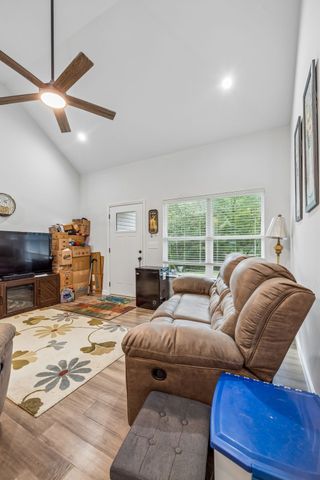 101 Cordle Ct, Charlotte, TN 37036