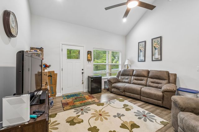 101 Cordle Ct, Charlotte, TN 37036